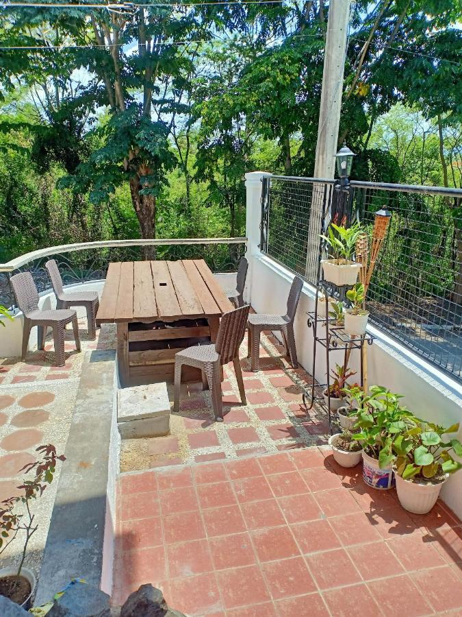 El Castillo Bed And Breakfast Angono Dış mekan fotoğraf