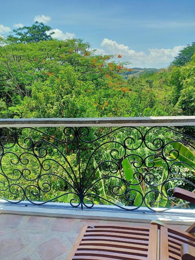 El Castillo Bed And Breakfast Angono Dış mekan fotoğraf