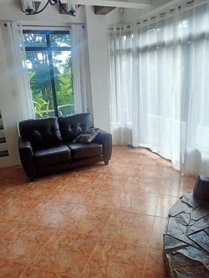 El Castillo Bed And Breakfast Angono Dış mekan fotoğraf