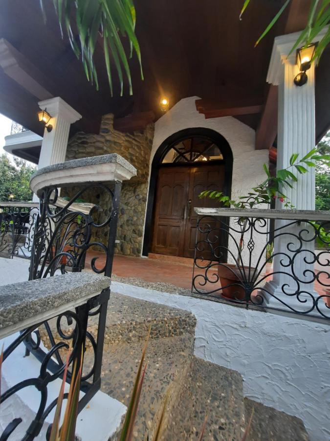 El Castillo Bed And Breakfast Angono Dış mekan fotoğraf