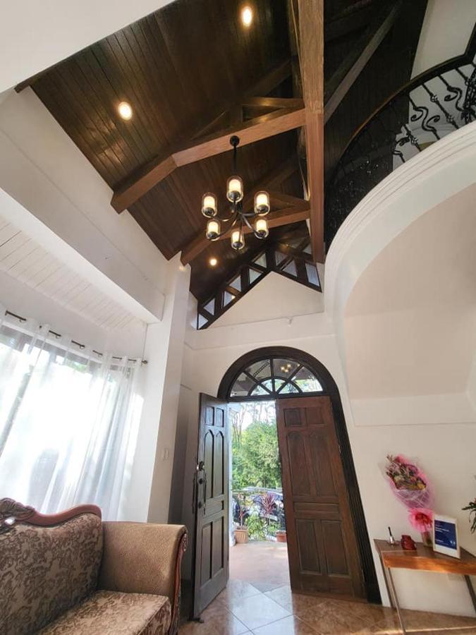 El Castillo Bed And Breakfast Angono Dış mekan fotoğraf