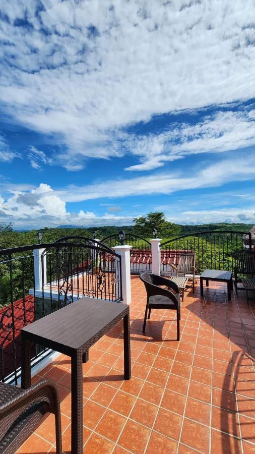 El Castillo Bed And Breakfast Angono Dış mekan fotoğraf