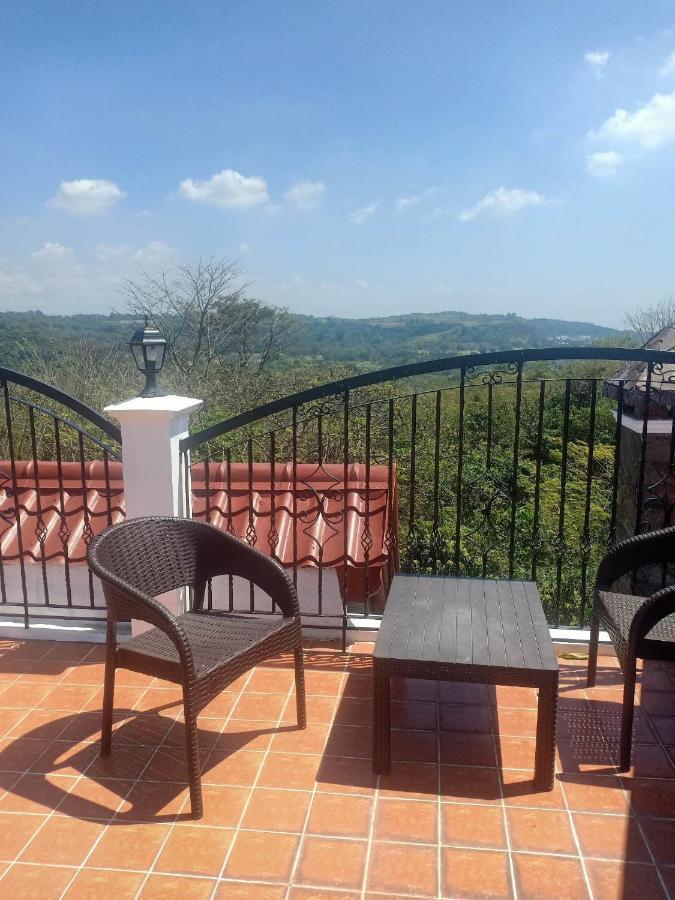 El Castillo Bed And Breakfast Angono Dış mekan fotoğraf